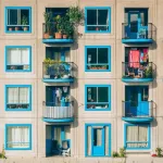 Pergola na balkon – sposób na dodatkowe miejsce do relaksu
